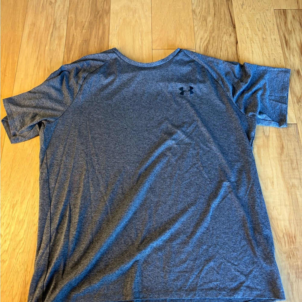Under Armour Men's Gray T-Shirt